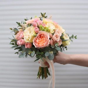 Букет невесты из пионовидных роз «Лондон» — Букет невесты из кустовых роз