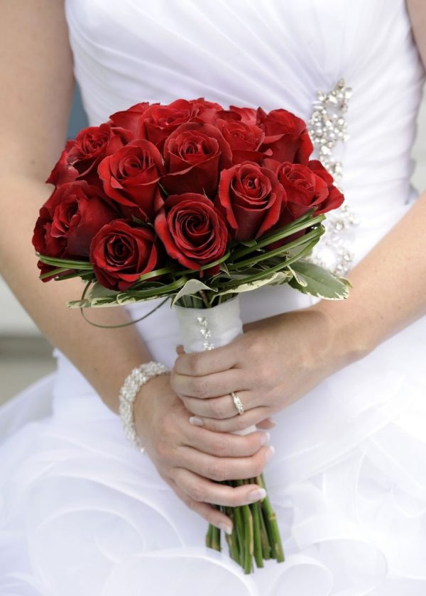 Букет невесты из бордовых роз