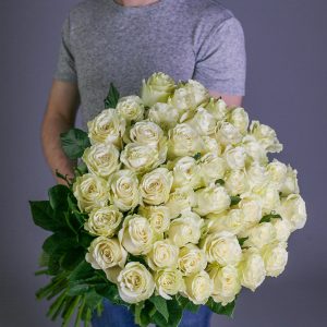 Букет из 51 белой розы 80 см — Розы
