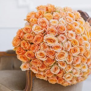 Букет из 101 персиковой розы 40 см — Розы