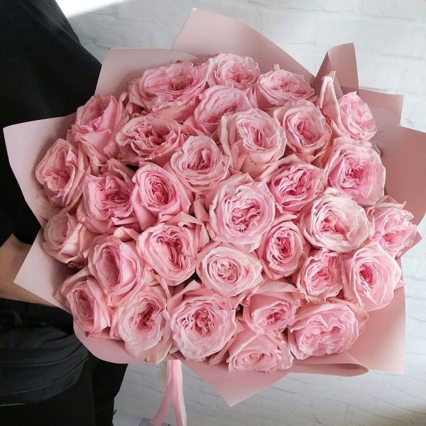 Букет из 35 нежно-розовых пионовидных роз