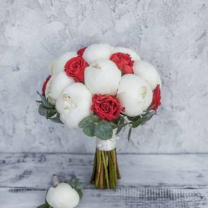 Букет невесты из пионов с розочками — Розы для невесты