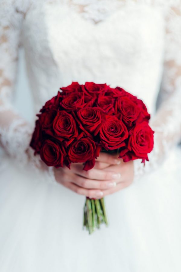 Букет невесты из 25 красных роз