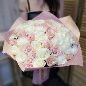 Букет из 51 нежной розы 50 см — Розы