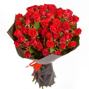 15 красных кустовых роз — 15 маленьких роз