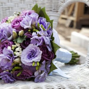 Свадебный букет из фиолетовых цветов — Букеты невесты из фиолетовых роз