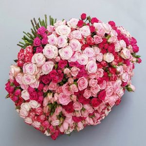 Букет из 101 нежной кустовой розы — Розы