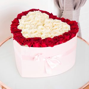 51 красно-белая роза Сердце — Доставка роз