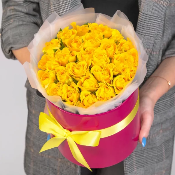 Букет из 25 желтых роз в коробке