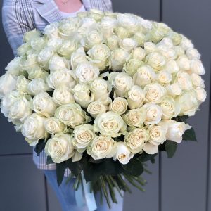 Букет из 101 белой розы 80 см — Розы