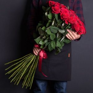 Букет из 25 красных роз 80 см — 25 длинных роз