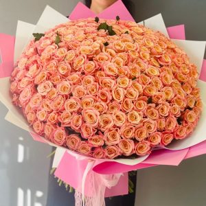 Букет из 151 персиковой розы 80 см — Розы
