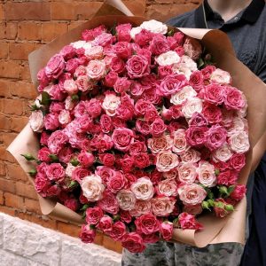 51 кустовая розовая роза —
