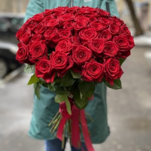 Букет из 51 красной розы 80 см — Букет красных роз девушке