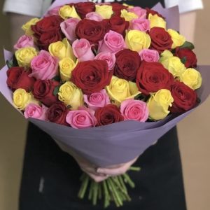 Букет из 51 яркой розы 40 см — 51 роза микс