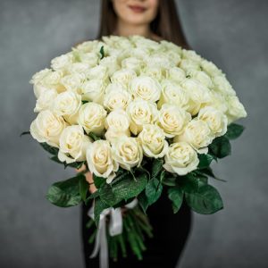 Букет из 51 белой розы 60 см — Розы