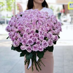 Букет из 51 фиолетовой розы 70 см