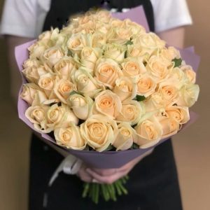 Букет из 51 кремовой розы 40 см — Розы