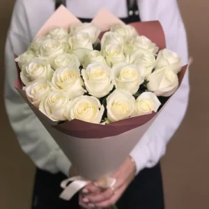 Букет из 25 белых роз (60 см) — Розы