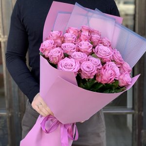 Букет из 25 сиреневых роз 80 см — Розы