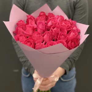 Букет из 25 малиновых роз (60 см) — 25 роз доставка