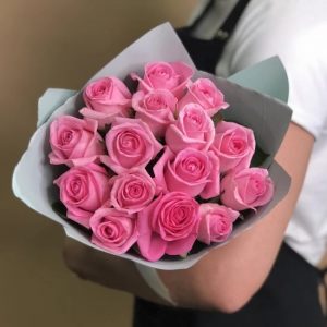 Букет из 15 розовых роз 40 см — Нежно розовые розы