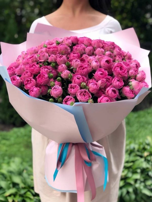 Букет из 101 кустовой розы Бомбастик — Доставка кустовых роз
