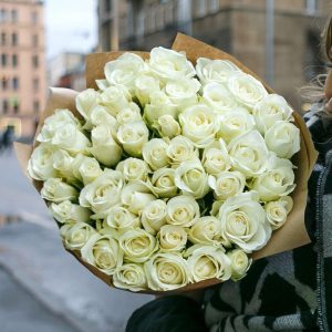 Букет из 51 белой розы 50 см — Розы