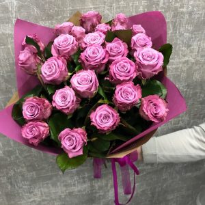 Букет из 15 сиреневых роз 60 см — Недорогие розы с доставкой