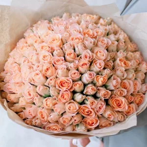 Букет из 151 персиковой розы 70 см — Нежные персиковые розы