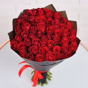 Букет из 51 красной розы 60 см — Розы