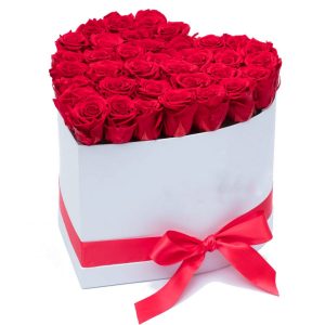 25 красных роз в белом сердце — Розы
