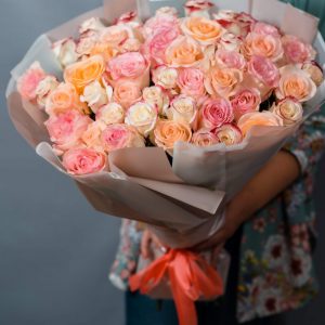 Букет из 51 нежной розы 60 см — Розы
