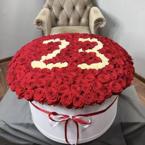 201 роза в коробке с цифрой — Розы