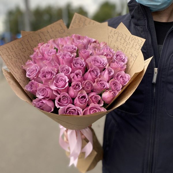 Букет из 51 фиолетовой розы 60 см