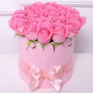 Букет из 15 розовых роз в коробке —