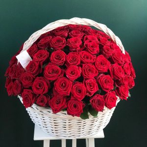 51 красная роза в корзине — Розы