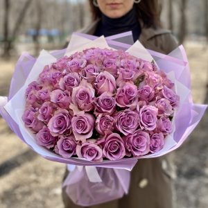 Букет из 51 фиолетовой розы 50 см — Розы