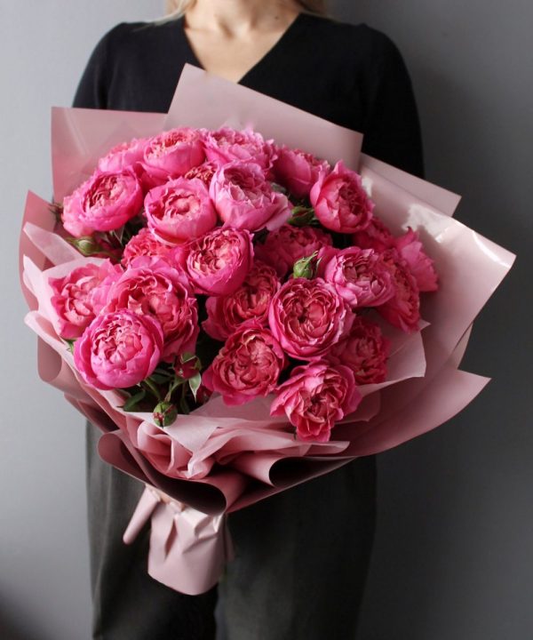 25 ярко-розовых пионовидных роз