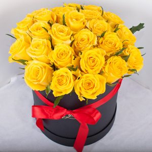Букет из 23 желтых роз в коробке — 23 желтые розы