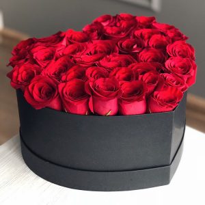 25 красных роз в коробке-сердце — Розы