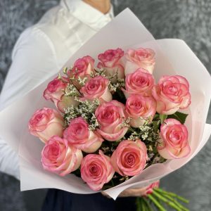 Букет из 15 розово-белых роз (50 см.) — 15 роз Кения