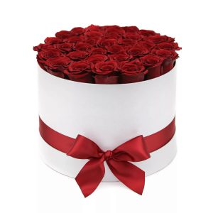 Букет из 27 бордовых роз в коробке — 27 красных роз
