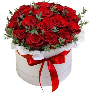 15 красных роз в шляпной коробке —
