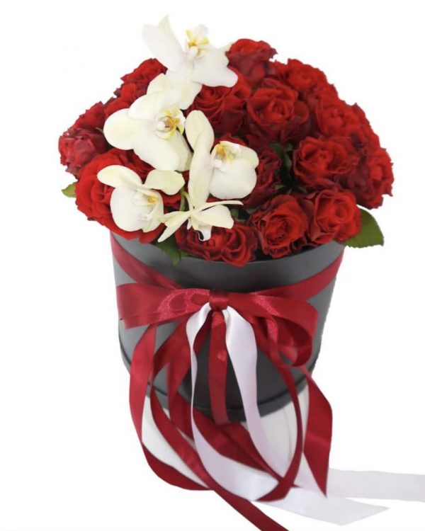15 красных роз и орхидей в коробке