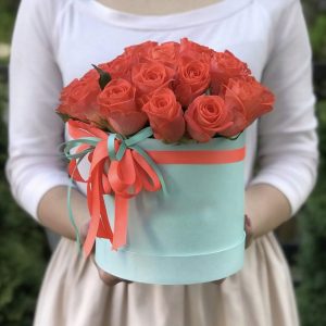 Букет из 15 оранжевых роз в коробке