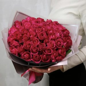Букет из 51 малиновой розы 60 см — Розы
