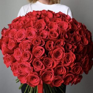 Букет из 101 красной розы 50 см — Доставка 101 роза недорого