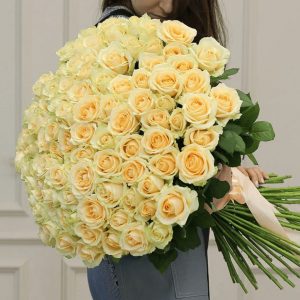 Букет из 101 кремовой розы 80 см — Розы