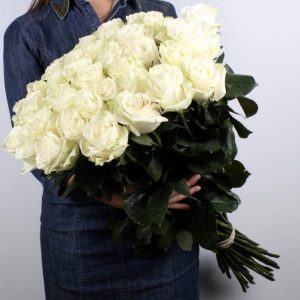 Букет из 51 белой розы 90 см — Розы